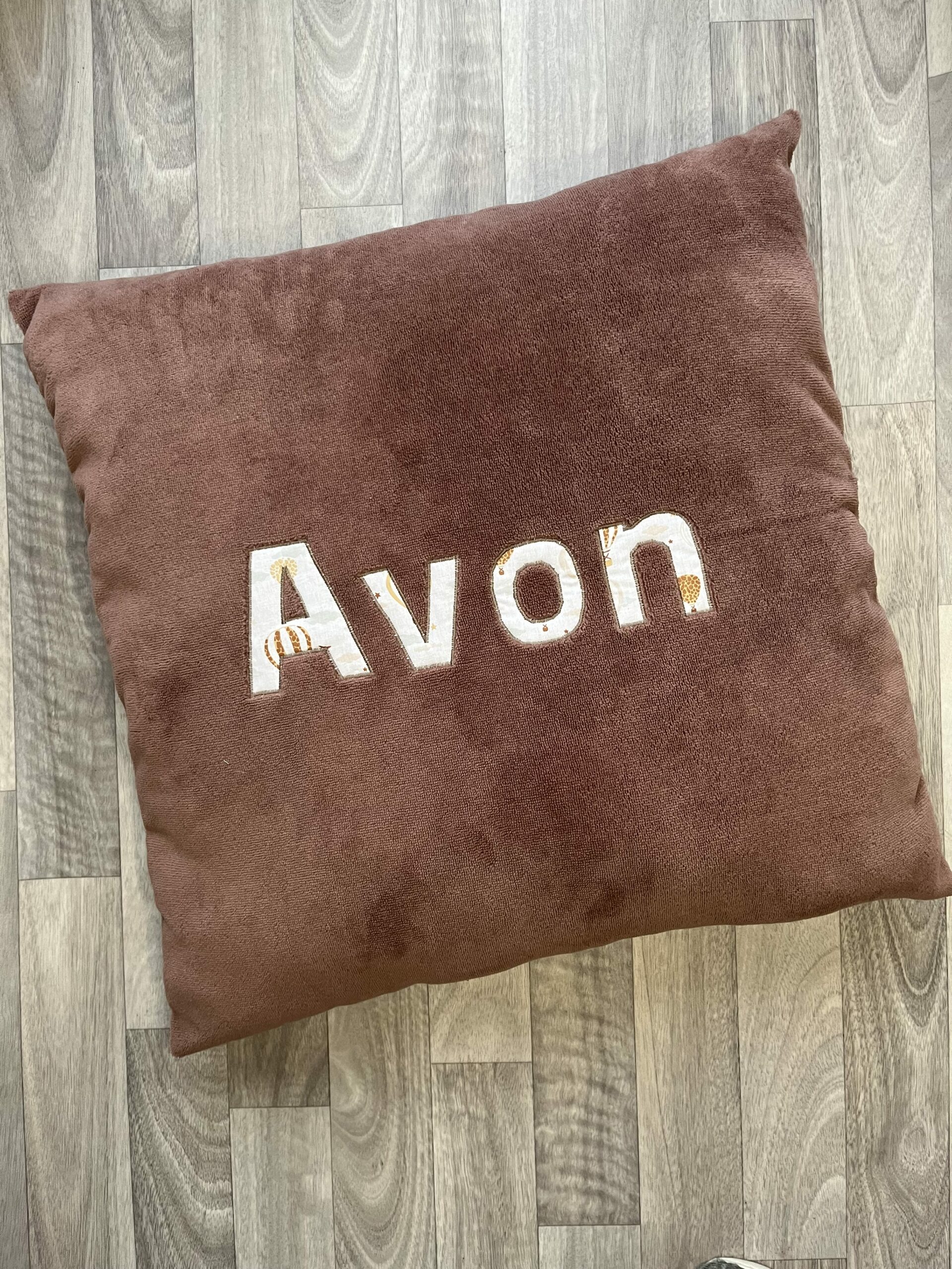 jane-couture-grand-coussin-moumoute-60-cm-personnalisable-d-houssable image 5
