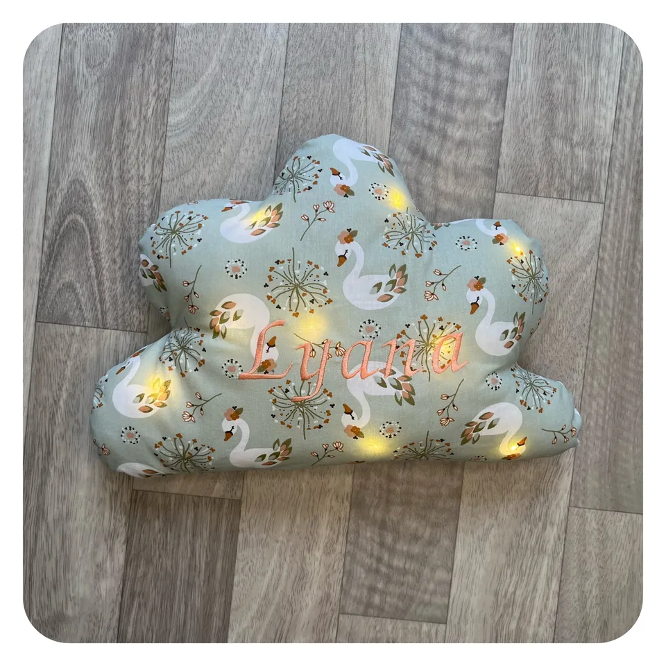 jane-couture-d-co-coussin-nuage-lumineux-personnalis-coton image 1