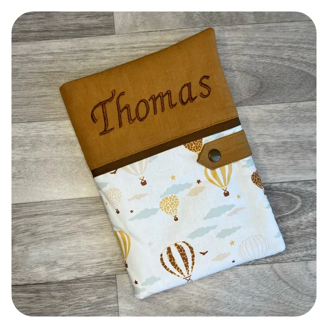 jane-couture-en-sortie-prot-ge-carnet-sant-personnalis-coton image 1