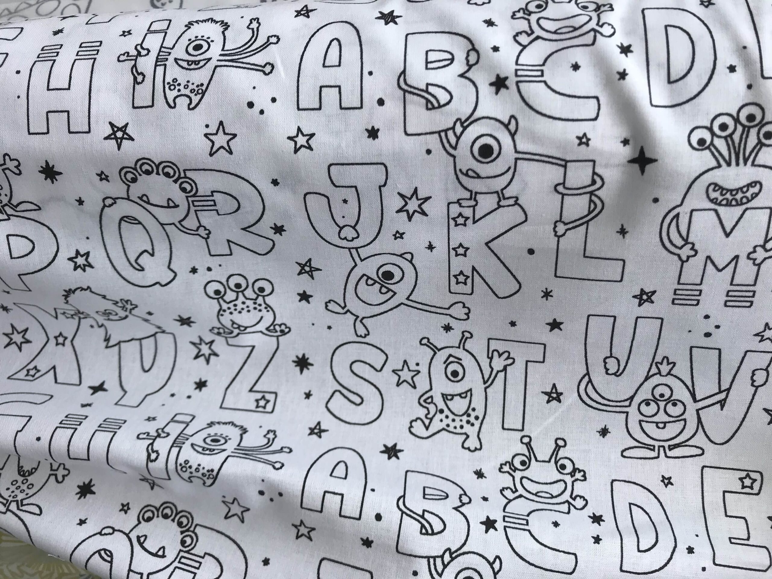 jane-couture-tissus-en-vente-coloriage-alphabet-tissu-coton-150cm image 1