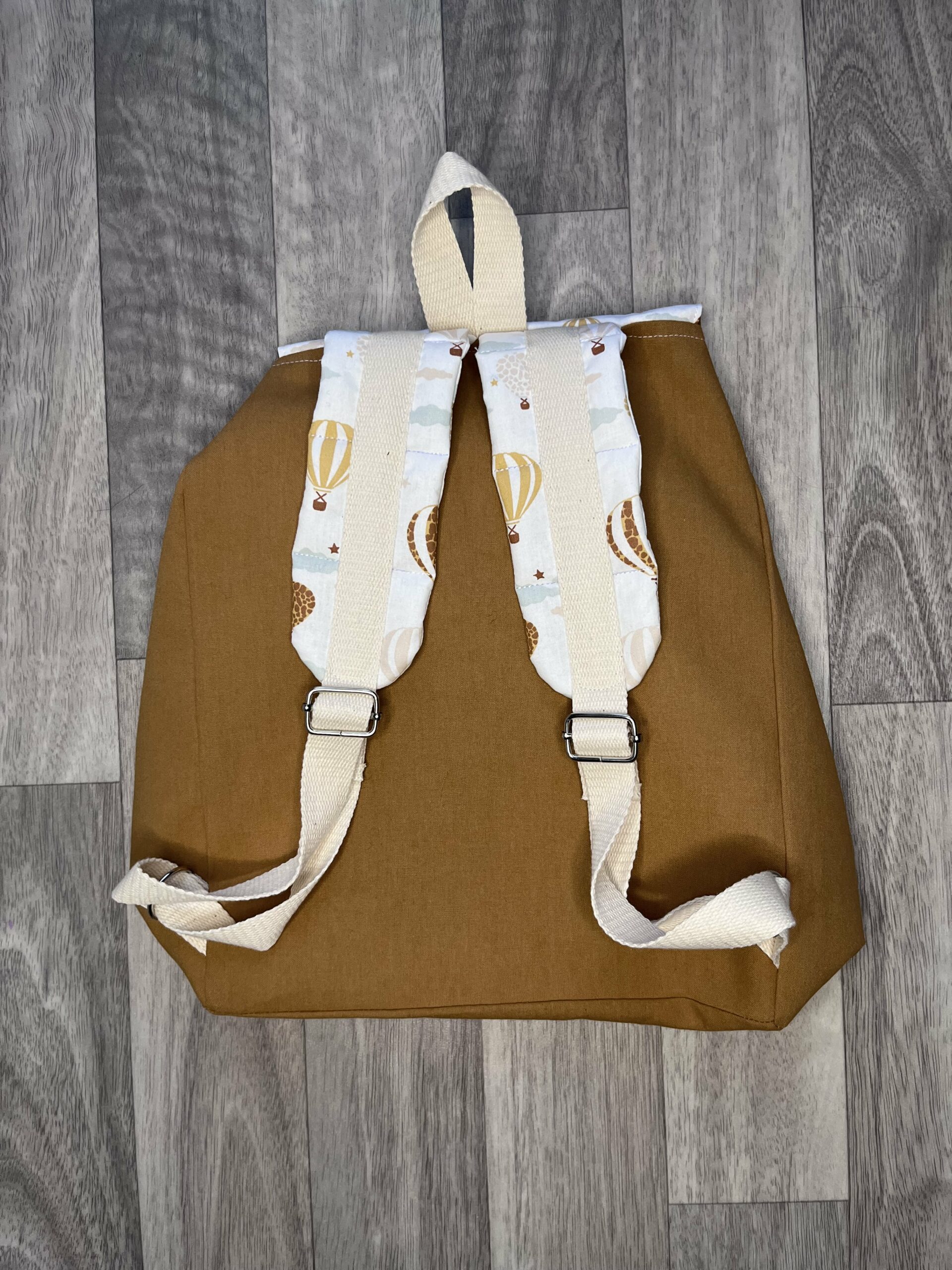 jane-couture-en-sortie-sac-dos-maternelle-sac-enfant-uni image 4