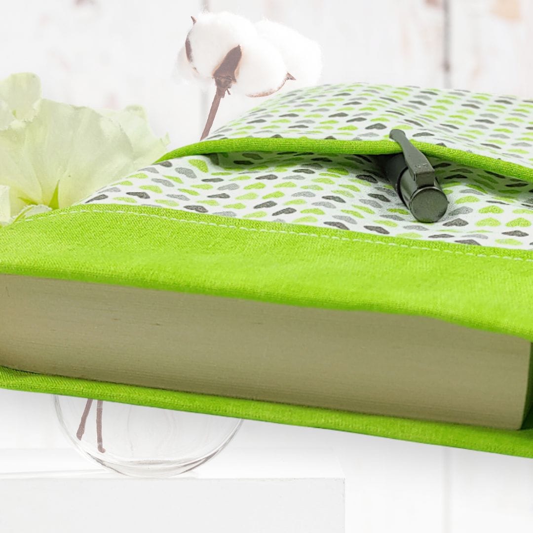 au-bonheur-de-petite-fleur-pochette-livre-poche-verte-c-urs-coton-bio image 3