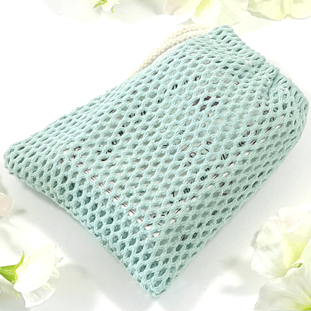 au-bonheur-de-petite-fleur-filet-savon-solide-bleu-coton-bio image 1