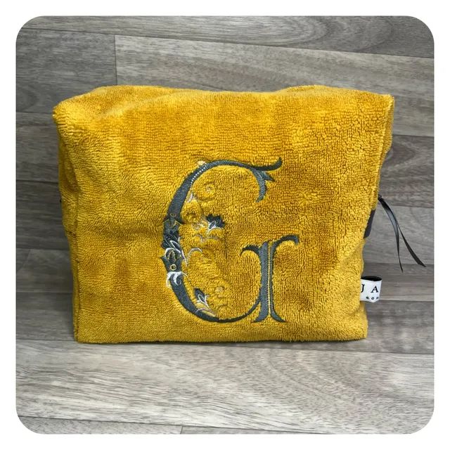 jane-couture-en-sortie-trousse-de-toilette-moumoute-personnalisable image 1