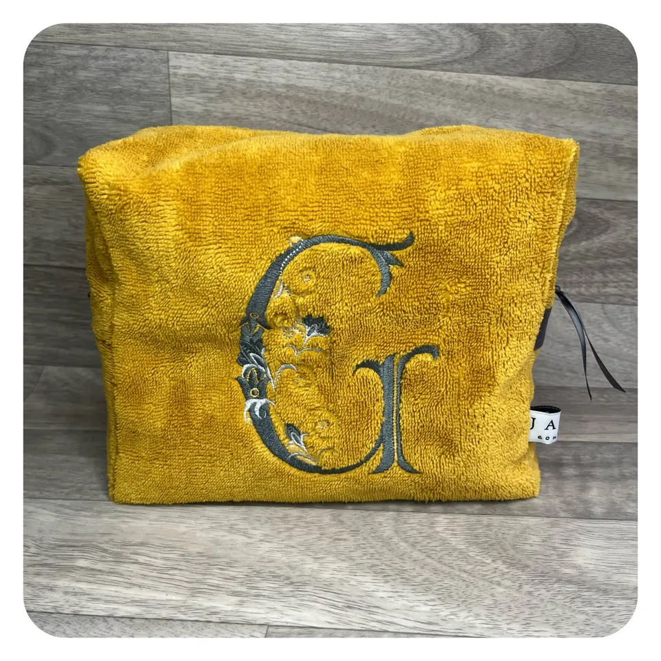 jane-couture-en-sortie-trousse-de-toilette-moumoute-personnalisable image 1