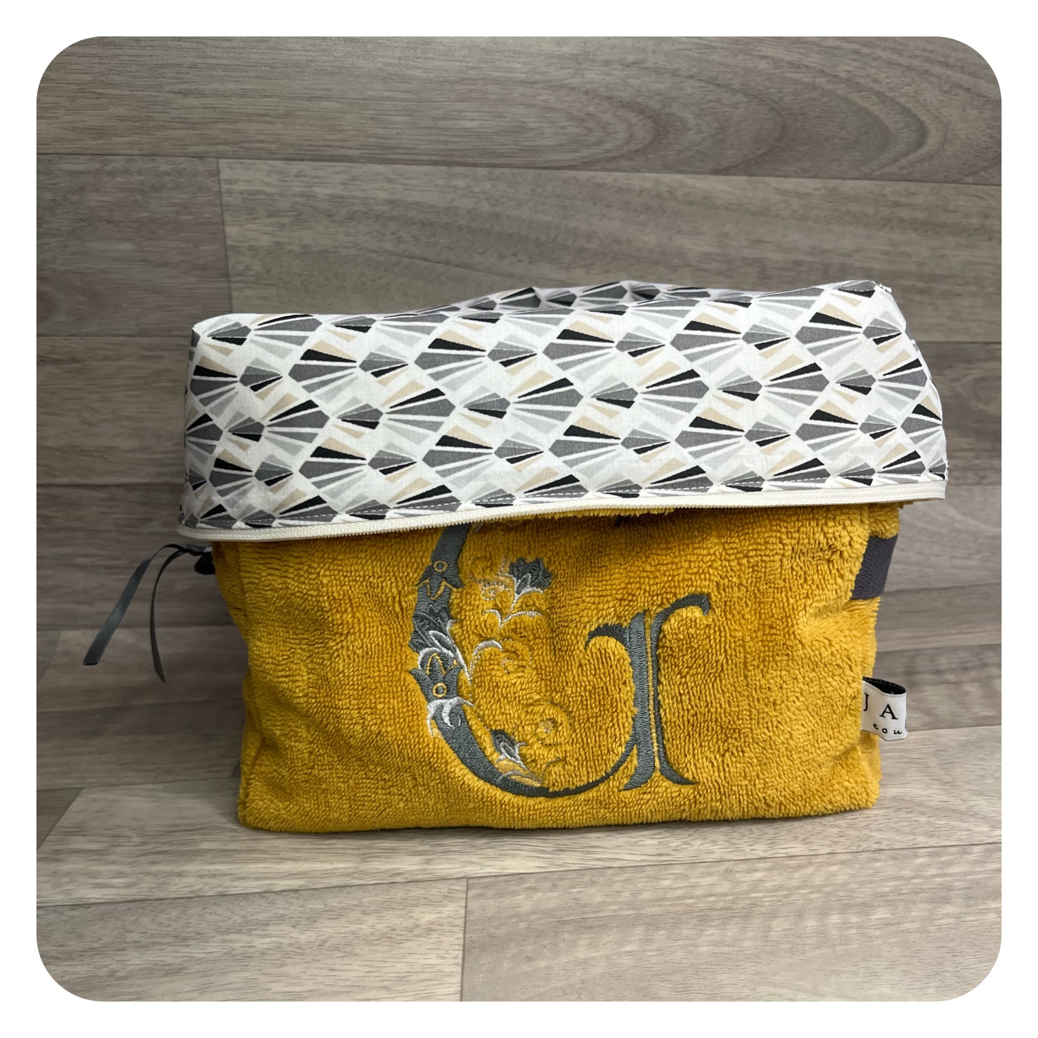 jane-couture-en-sortie-trousse-de-toilette-moumoute-personnalisable image 6