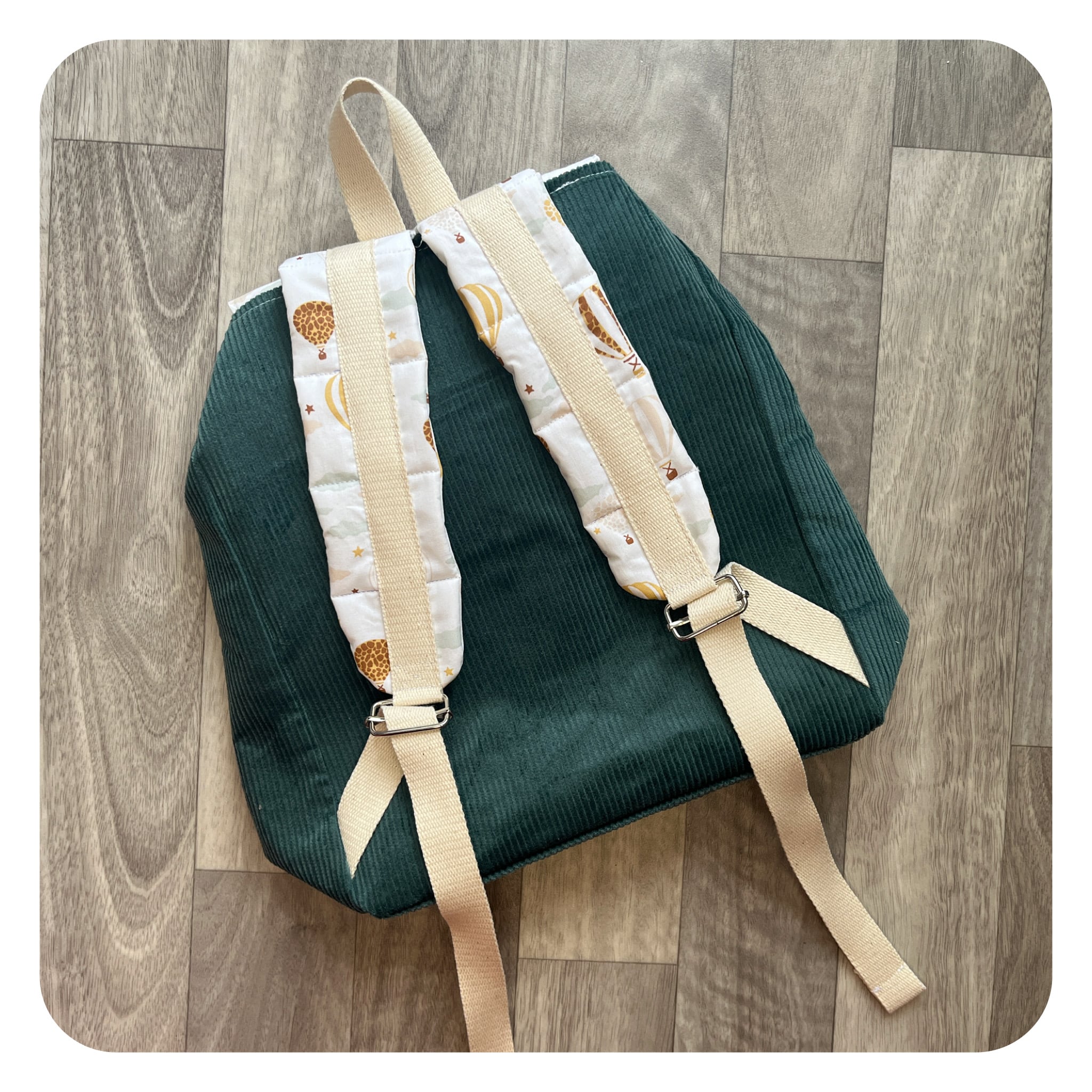 jane-couture-sac-dos-maternelle-velours-500-raies-r-glable image 3