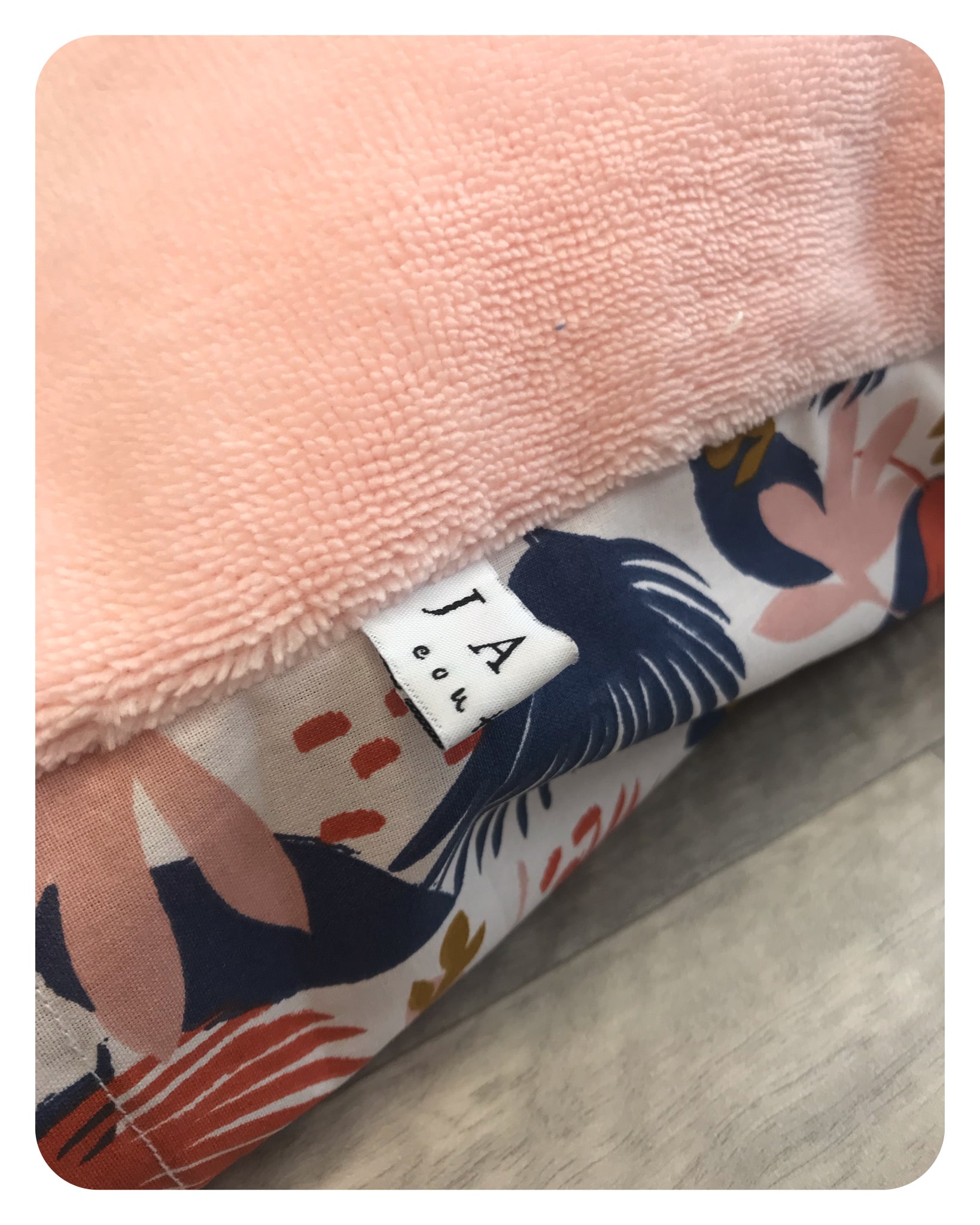 jane-couture-grand-coussin-moumoute-60-cm-personnalisable-d-houssable image 2