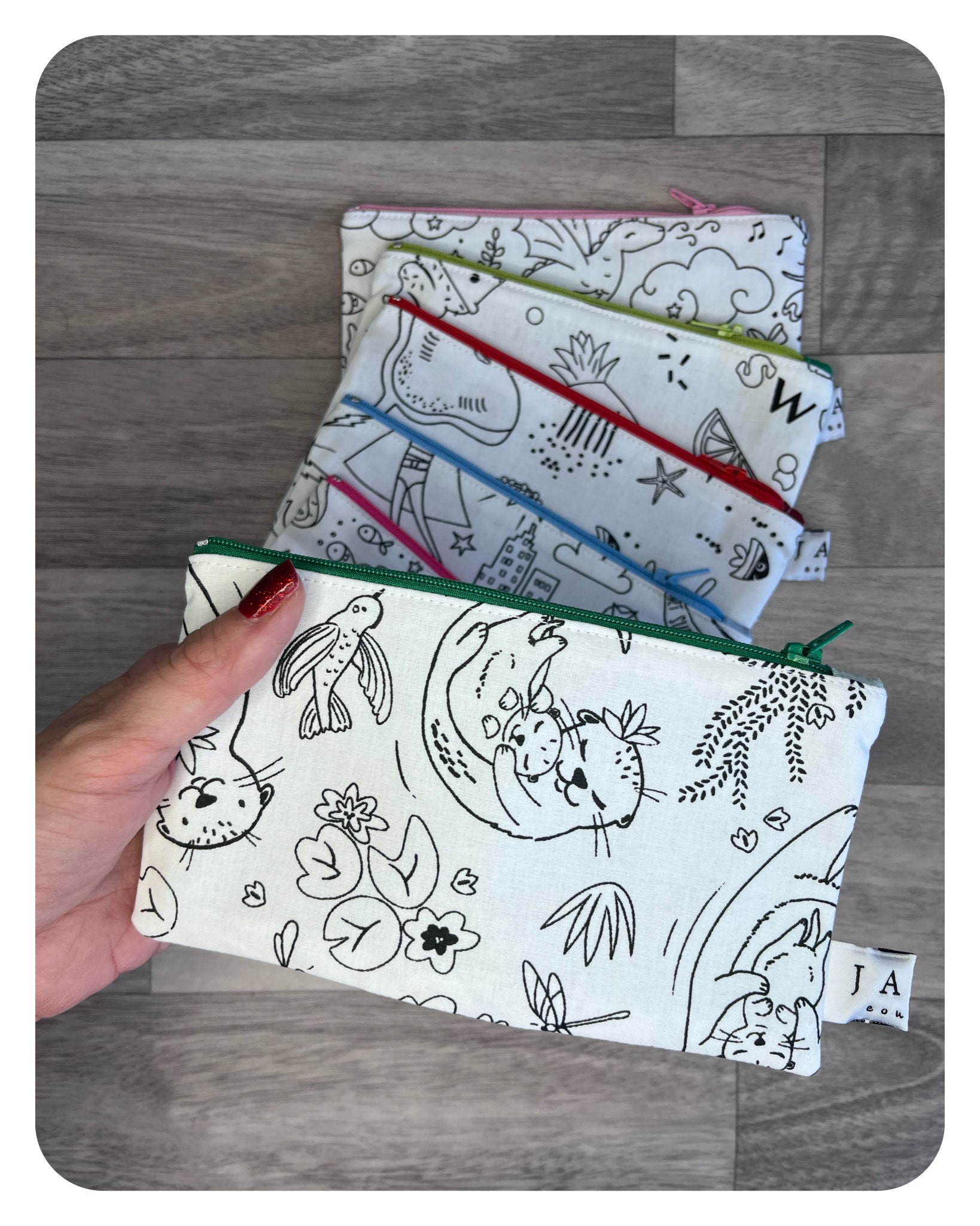 jane-couture-trousse-colorier-lavable-coton-enfant-18x10-cm image 3