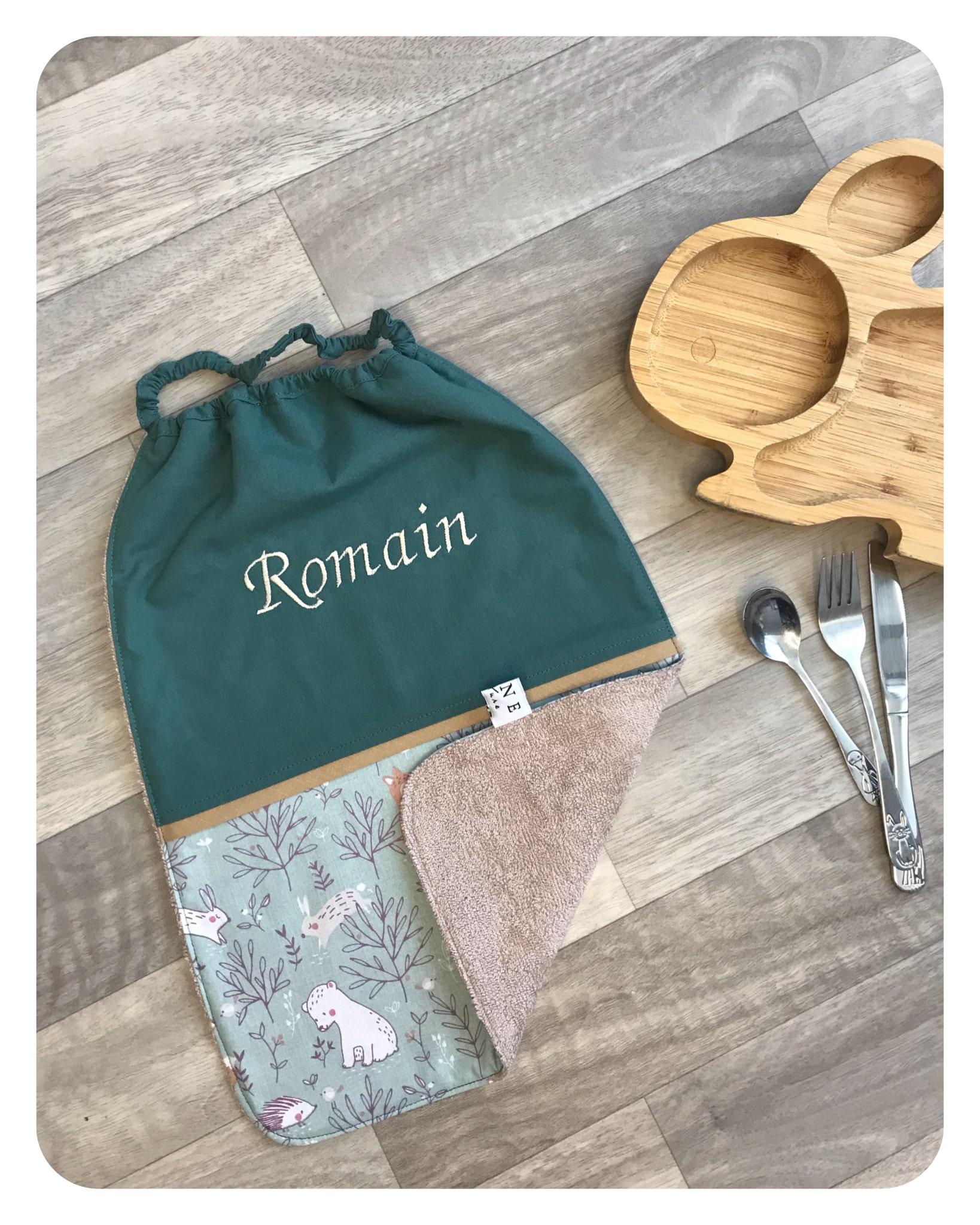 jane-couture-repas-bavoir-maternelle-personnalisable-lastique image 2