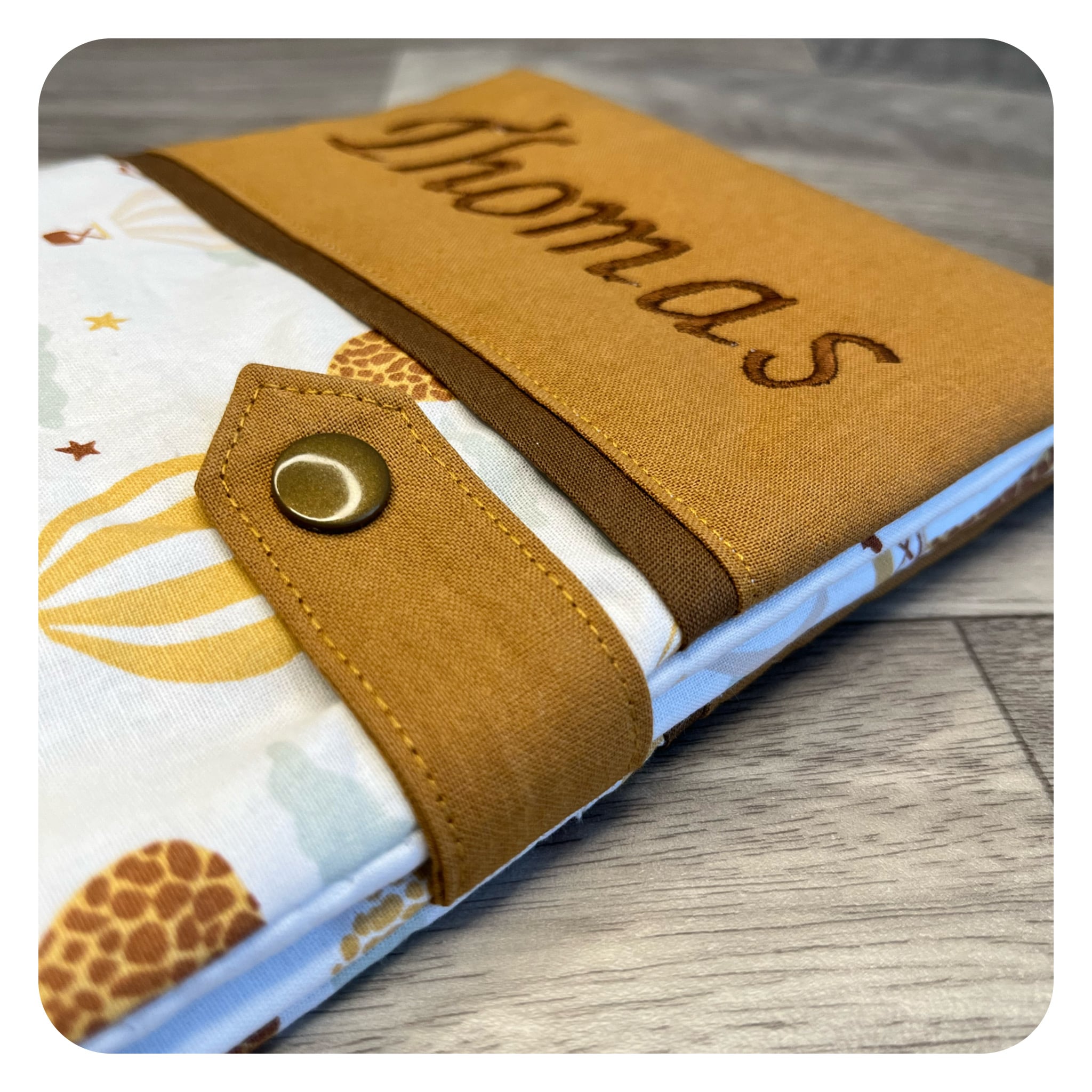 jane-couture-en-sortie-prot-ge-carnet-sant-personnalis-coton image 2