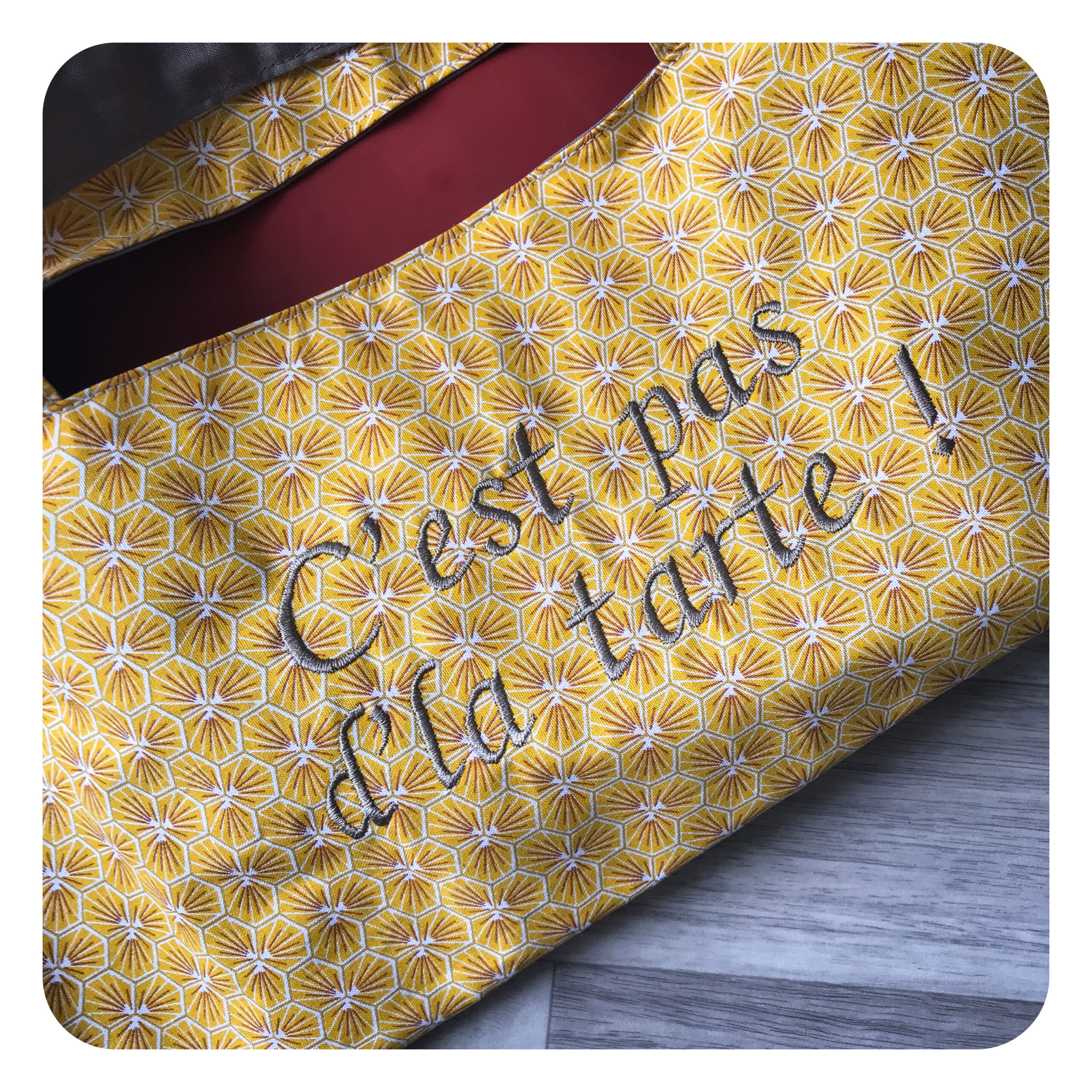 jane-couture-z-ro-d-chet-porte-tarte-cake-coton-broderie image 2