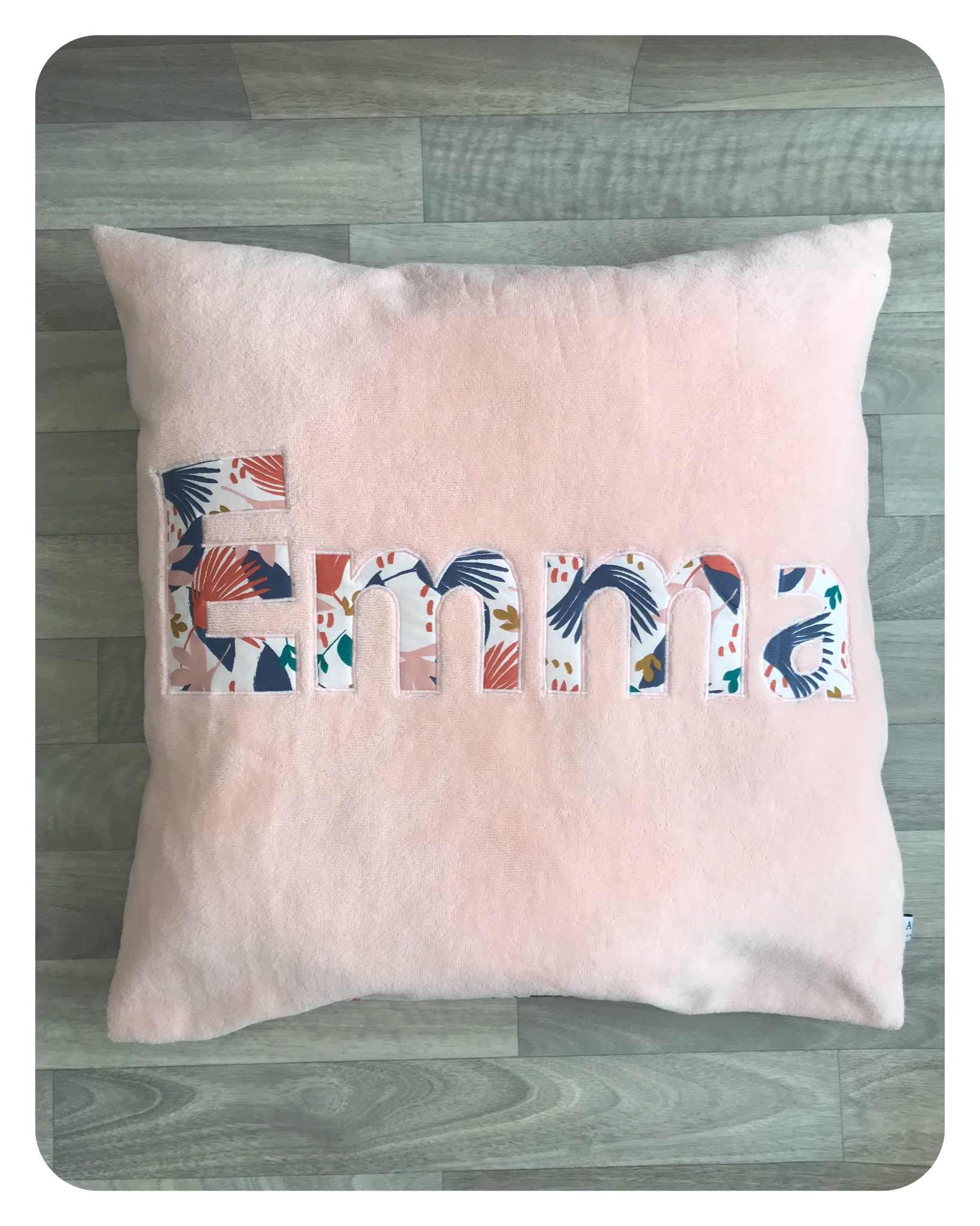jane-couture-grand-coussin-moumoute-60-cm-personnalisable-d-houssable image 1
