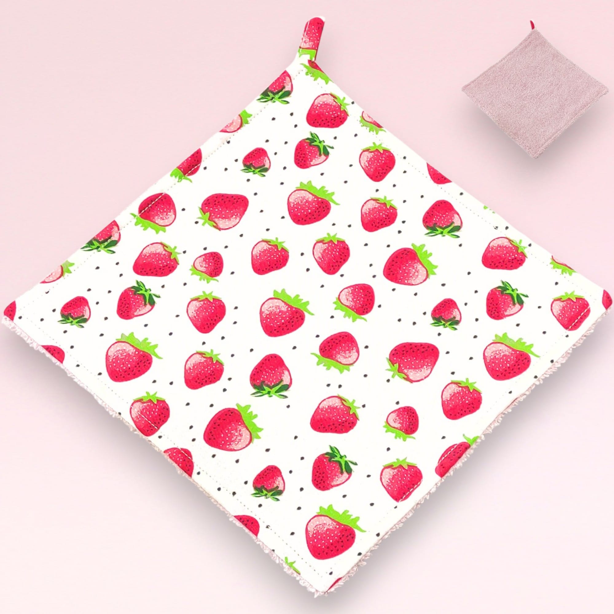 au-bonheur-de-petite-fleur-essuie-tout-fraises-22x22-cm-coton-bio image 3