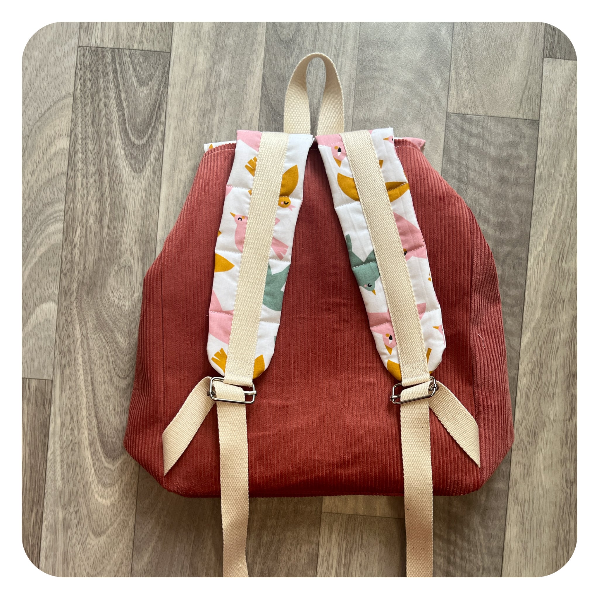 jane-couture-sac-dos-maternelle-velours-500-raies-r-glable image 2