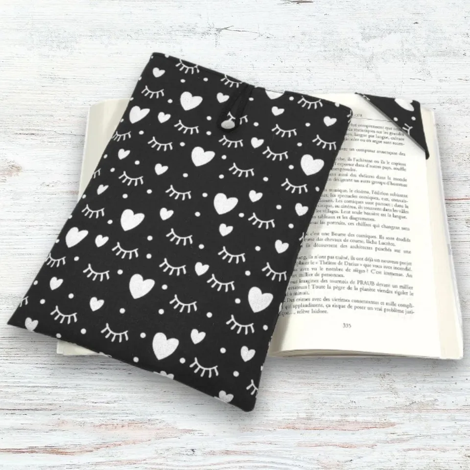 au-bonheur-de-petite-fleur-pochette-livre-c-urs-noir-grand-format image 1