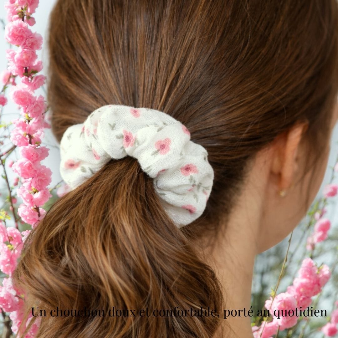au-bonheur-de-petite-fleur-chouchou-coton-bio-floral-rose-blanc image 2