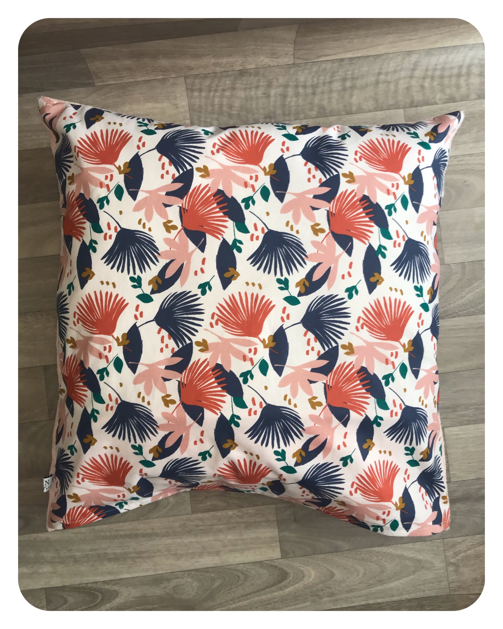 jane-couture-grand-coussin-moumoute-60-cm-personnalisable-d-houssable image 3