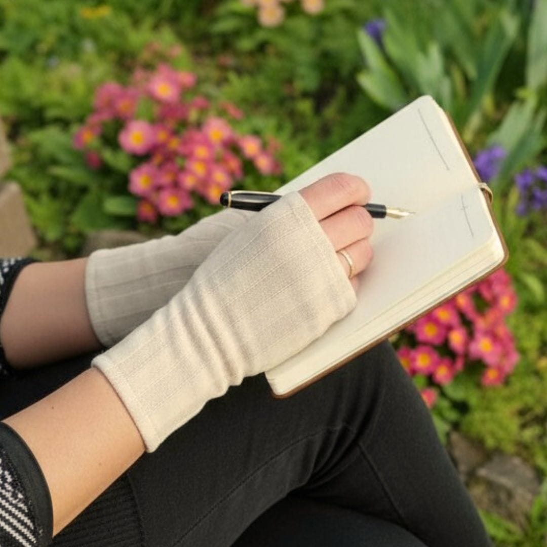 au-bonheur-de-petite-fleur-mitaines-mi-saison-beige-gants-coton-femme image 3