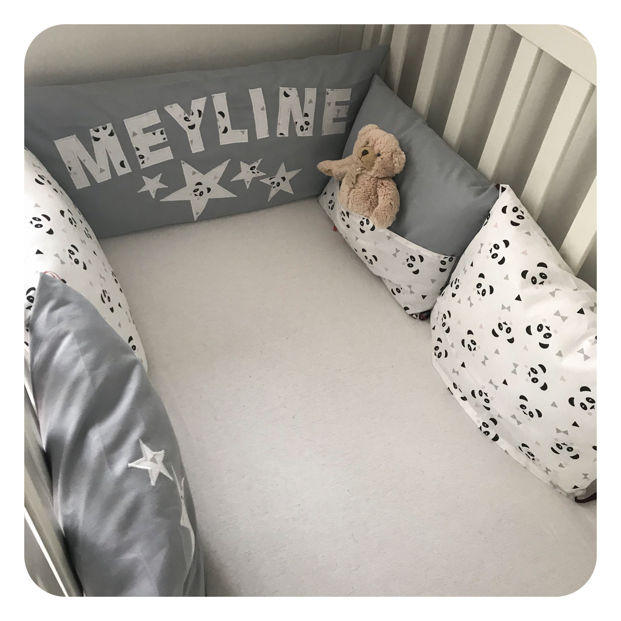 jane-couture-d-co-tour-de-lit-coussins-b-b-coton-pr-nom-d-houssable image 3