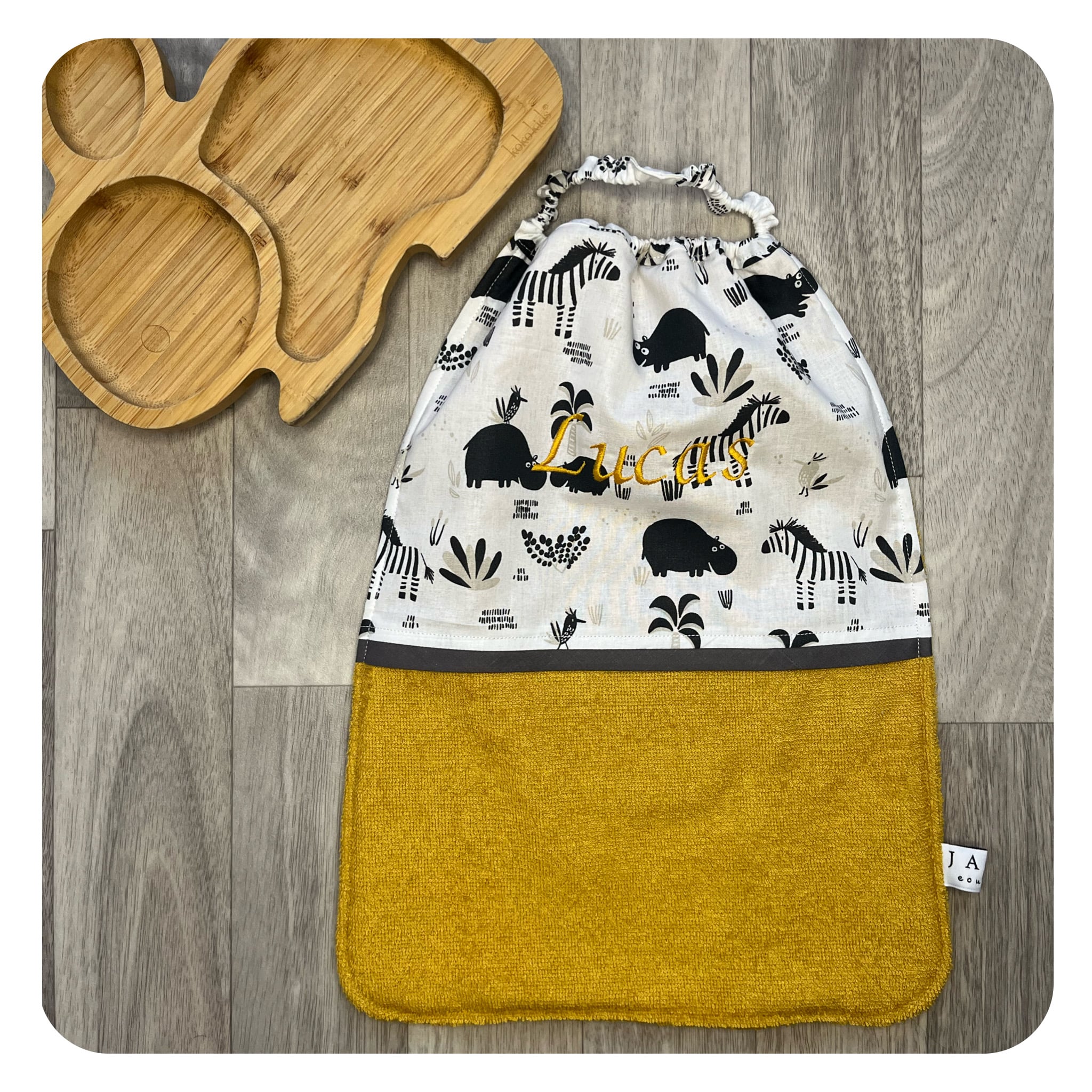 jane-couture-repas-bavoir-maternelle-personnalisable-lastique image 3