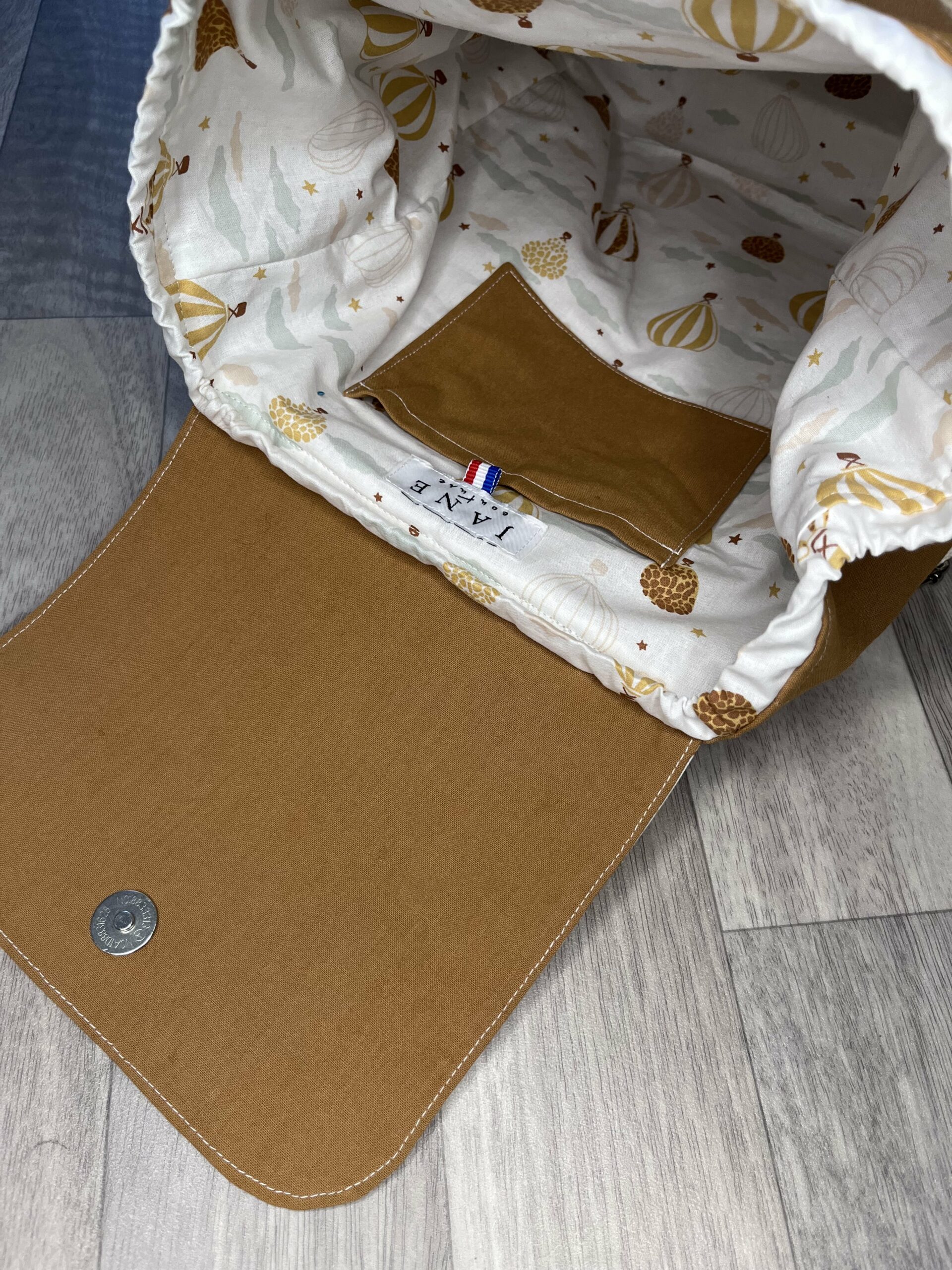 jane-couture-en-sortie-sac-dos-maternelle-sac-enfant-uni image 3