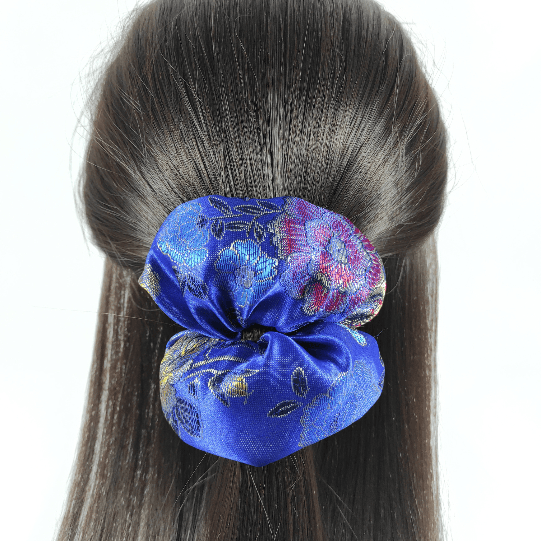 au-bonheur-de-petite-fleur-grand-chouchou-cheveux-coton-bleu-fleuri image 1