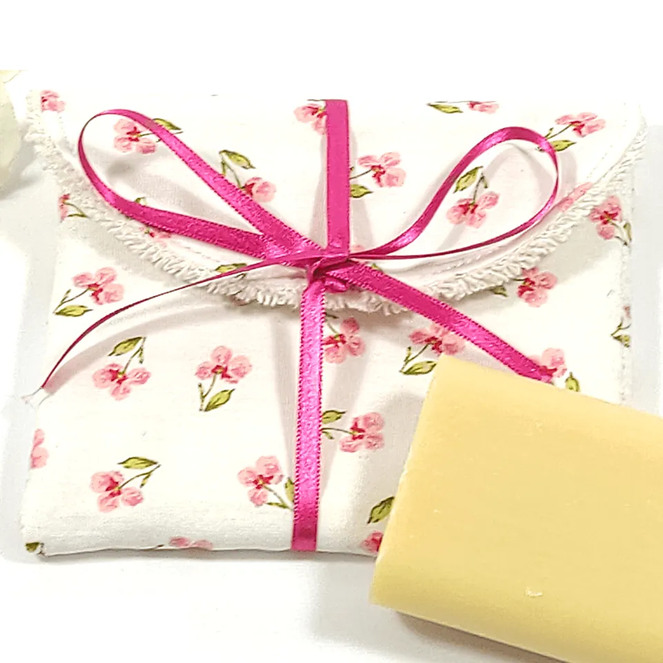 au-bonheur-de-petite-fleur-pochette-savon-pens-es-coton-bio image 1