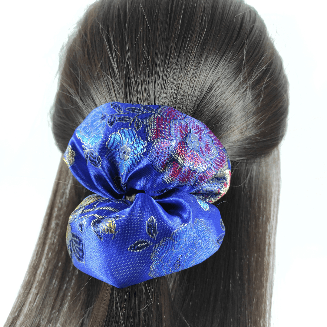 au-bonheur-de-petite-fleur-grand-chouchou-cheveux-coton-bleu-fleuri image 2