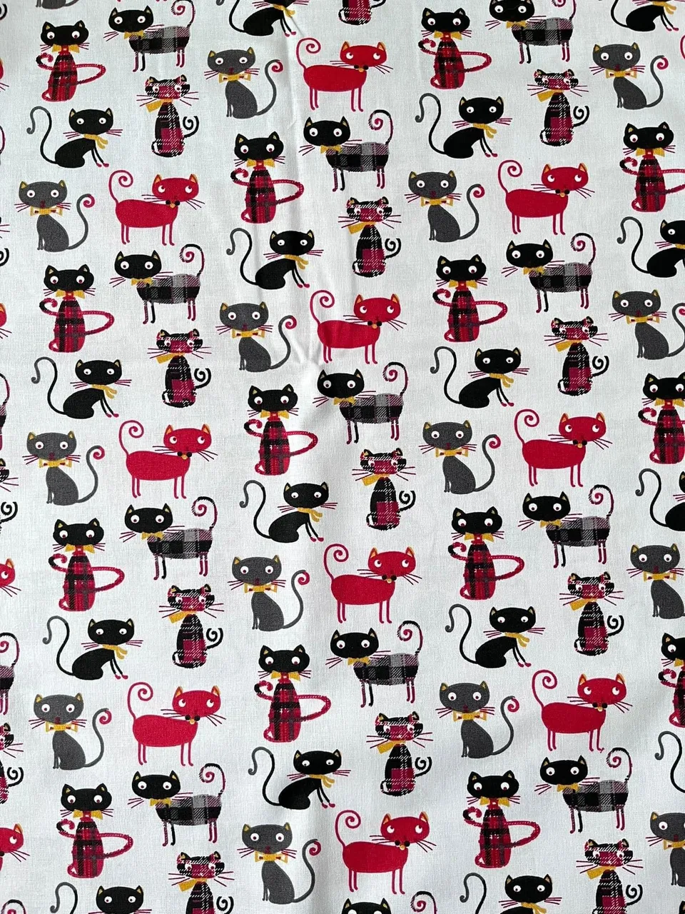 jane-couture-tissus-en-vente-tissu-chat-noir-rouge-coton image 1