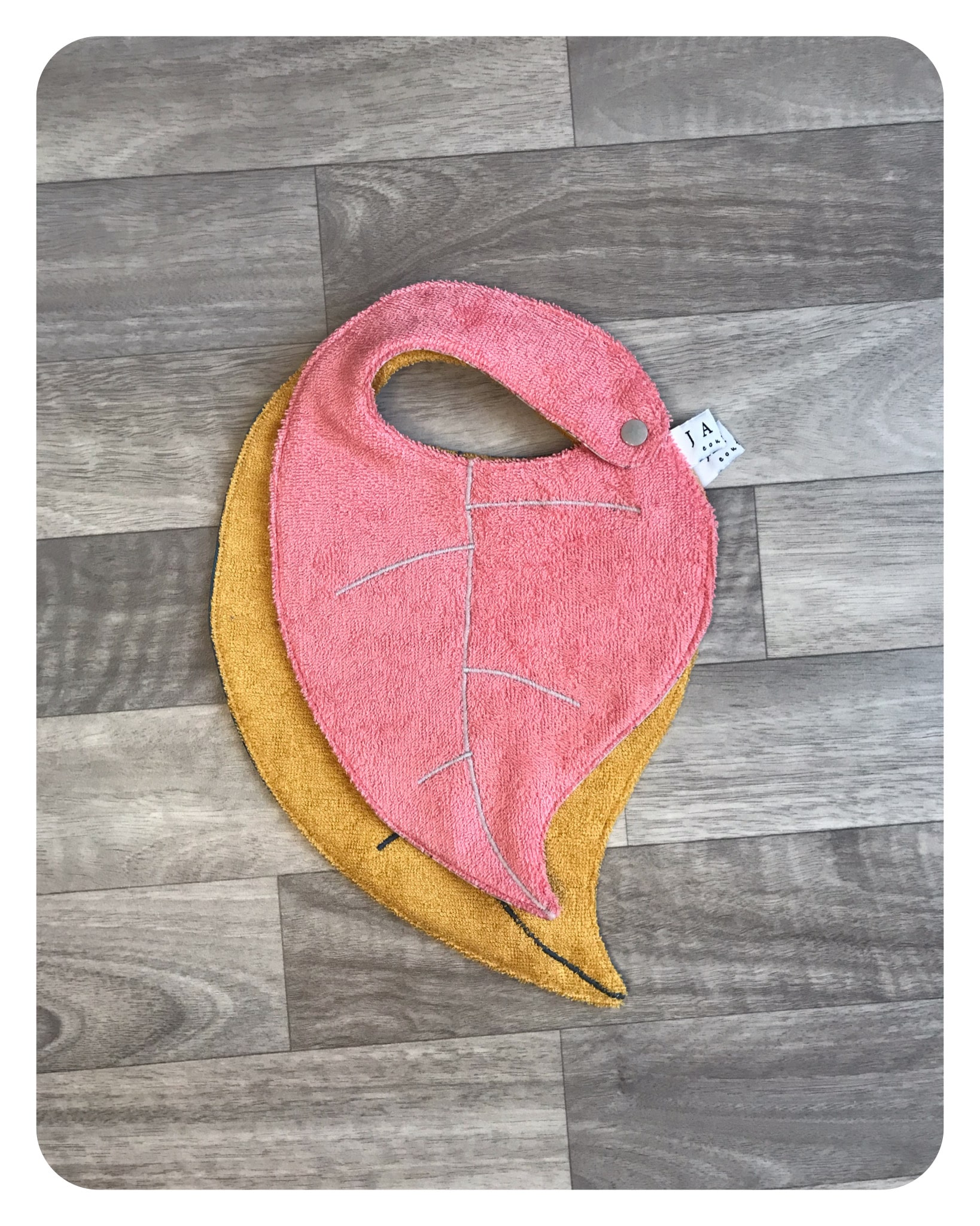 jane-couture-repas-bavoir-poisson-micro-ponge-bambou-0-6-mois image 3