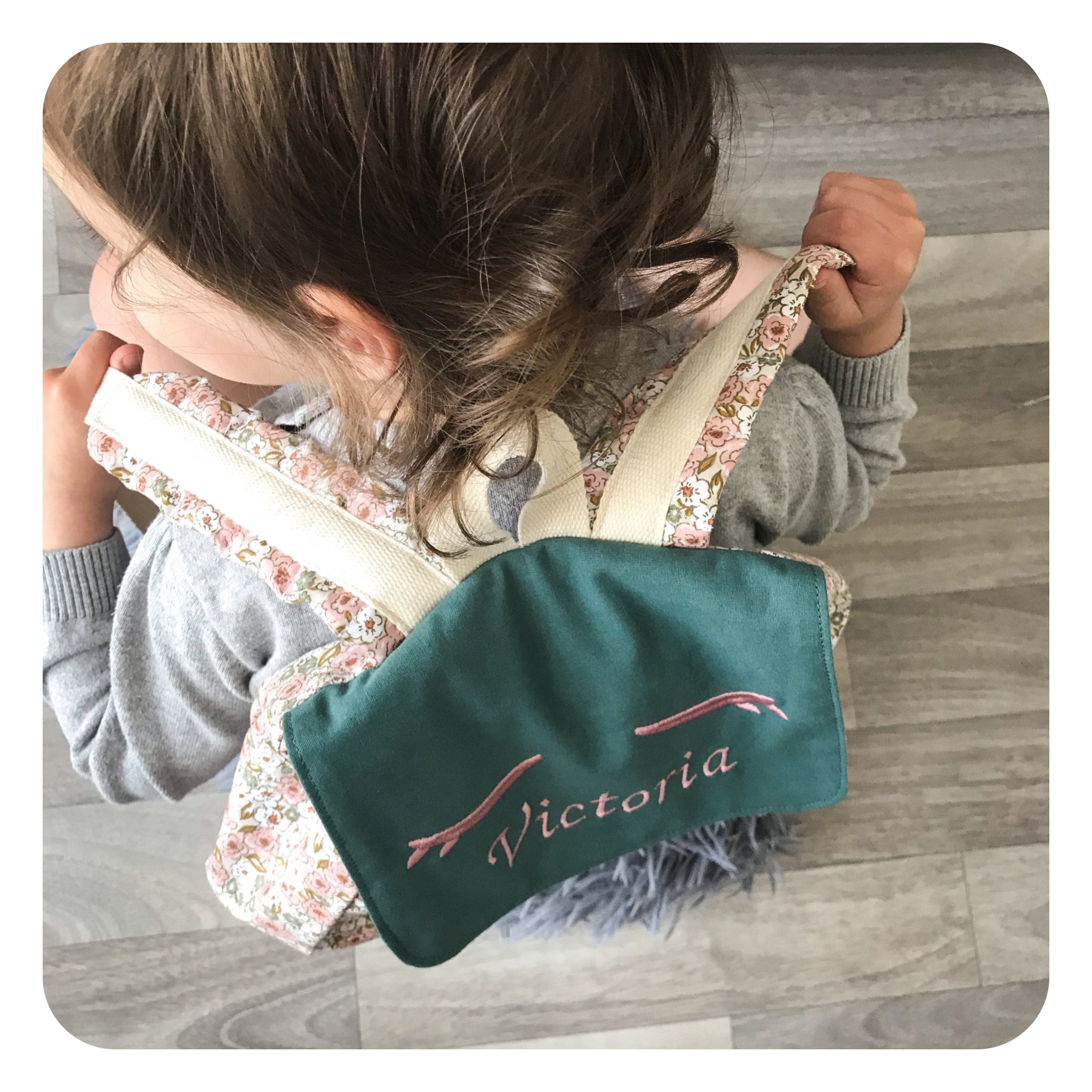 jane-couture-en-sortie-sac-dos-maternelle-pr-nom image 4