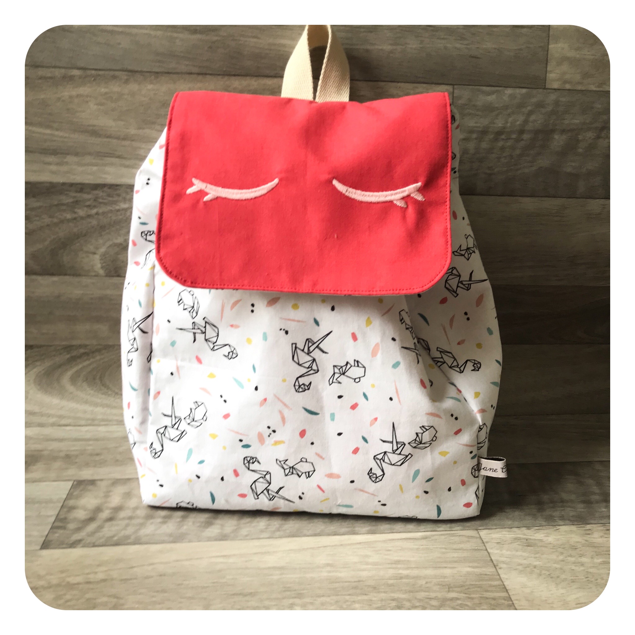 jane-couture-en-sortie-sac-dos-maternelle-pr-nom image 2