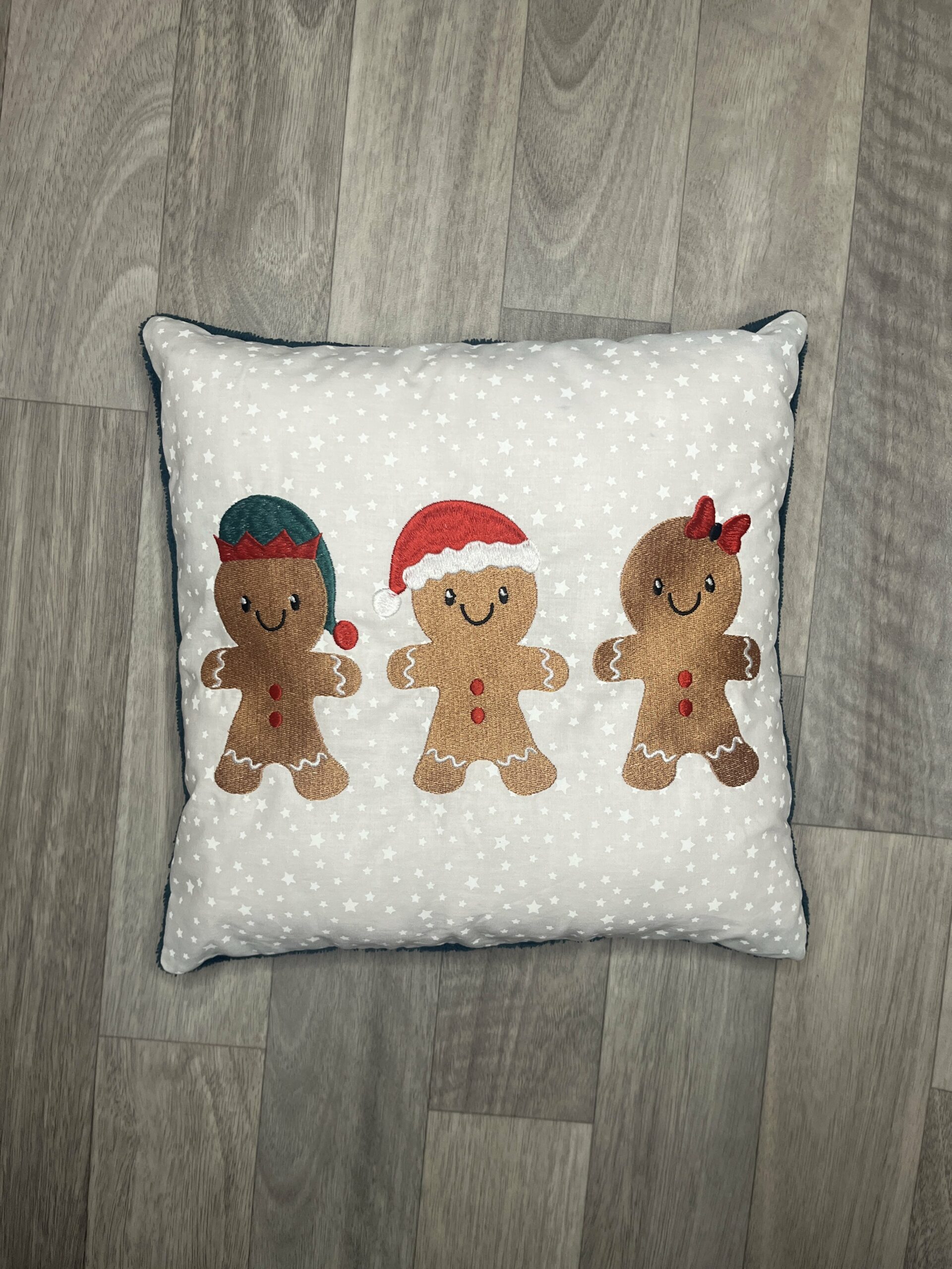 jane-couture-dodo-coussin-famille-pain-d-pices-coussin-30cm-vert image 1